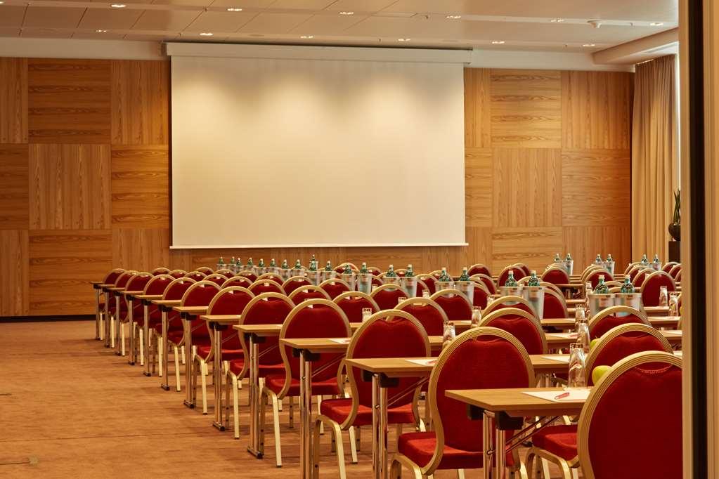 H4 Messe Hotel 4*